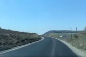 Se toarnă primul strat de asfalt pe drumul judeţean Herina – Lechinţa – Matei