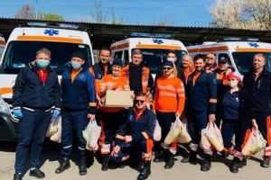 FOTO: Surpriză pascală pentru personalul de la Ambulanţa Mureş