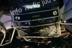 FOTO / Accident pe autostrada Sibiu – Deva, între Sălişte şi Apoldu. Coliziune între un autoturism şi o autoutilitară, două persoane rănite
