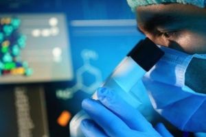 Cine sunt oamenii care pun diagnosticul de coronavirus, cu salarii mai mici ca asistenţii medicali