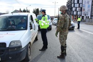 Unde seplătesc amenzile contravenţionale pentru nerespectarea măsurilor dispuse pe durata stării de urgenţă?