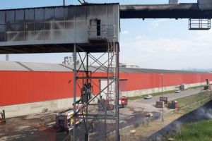 Reacţia companiei HS Timber după incendiul de proporţii de la Sebeş. Pagubele materiale sunt de aproximativ 100.000 de euro