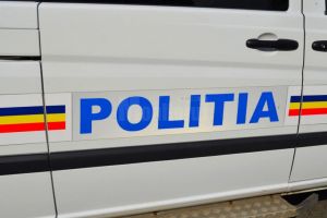 Doi fraţi, suspectaţi în cazul incendierii maşinii unui poliţist şi acuzaţi de braconaj ...