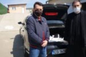 În prima linie pentru dăruirea unui zâmbet! Sute de porţii de mâncare oferite nevoiaşilor din Moldova Nouă