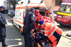 FEMEIE LEŞINATĂ, SALVATĂ DE JANDARMI