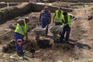 Santier arheologic la Ovidiu:  Au inceput lucrarile pentru reconstruirea partiala si punerea in valoare in circuitul turistic a Castrului Roman (video) 