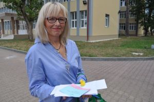 Cum îşi ţine lecţiile online prof. Monica Halaszi de la CN ”Liviu Rebreanu” Bistriţa