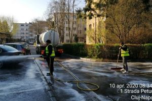 Străzile din Cluj-Napoca, spălate în continuare cu detergent. VEZI lista străzilor programate astăzi
