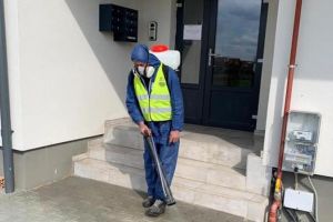 O firmă care NU figurează în evidenţele DSP dezinfectează Floreştiul