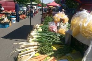 Piaţa volantă, deschisă în trei zile înainte de Paşti. Puteţi să comandaţi şi acasă