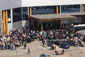 Mai mulţi botoşăneni au plecat la muncă în Germania. „Decât să stăm închişi în casă, mai bine mergem să muncim la câmp”