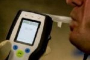 Aparate performante, ţinute de poliţişti în dulap! Probele de sânge pentru stabilirea alcoolemiei ar putea deveni istorie!