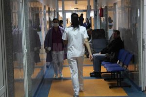 Dosar penal pentru o asistentă medicală care a încălcat măsura autoizolării la domiciliu