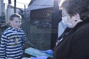 Narada a donat tablete pentru 26 de copii din Moldoviţa, pentru ca şi aceştia să aibă ...