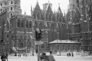 AL DOILEA RĂZBOI MONDIAL, 1945: Eliberarea Vienei de sub ocupaţia nazistă