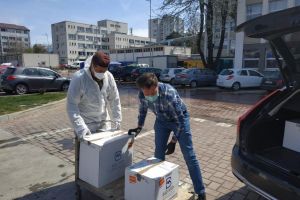 Banii adunaţi cu sprijinul oamenilor cu suflet mare au ajuns la Spitalul Judeţean Suceava sub ...