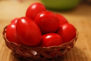 Sfaturile date de Protecţia Consumatorului pentru cei care cumpără ouă pentru masa de Paşte