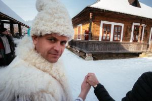 “Am apelat la prietenii fotografi din ţară pentru a aminti privitorilor ce loc ...