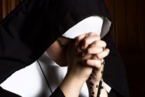 Total neaşteptat! Ce salariu primesc de la stat măicuţele şi călugării din România