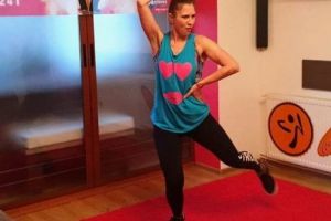 VIDEO: Mureşenii stau acasă: Laura Bucur face zumba în living room