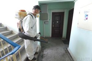 Dezinfecţie generală: Toate scările de bloc din Oradea sunt dezinfectate cu apă oxigenată. Ce părere au locuitorii