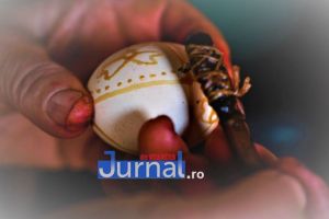 Arta încondeierii ouălor de Paşte, dezvăluită de un profesor, prin ochii unui artist popular din Soveja
