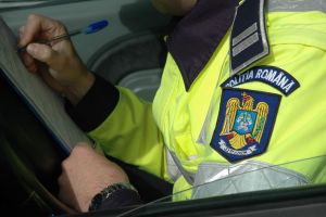 Urmărit internaţional pentru o condamnare pentru conducere fără permis, un orădean a fost prins în Sălard, la volan