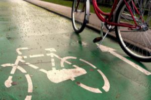 Moment de neatenţie pe bicicletă: O băimăreancă de 70 de ani a ajuns la spital