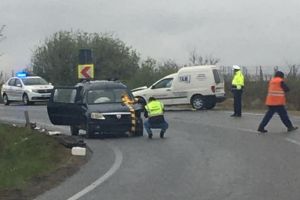 Accident în lanţ la ieşire din Biharia spre Oradea. Un şofer a ajuns la spital (FOTO)