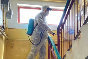 A început dezinfecţia scărilor de bloc din municipiul Botoşani