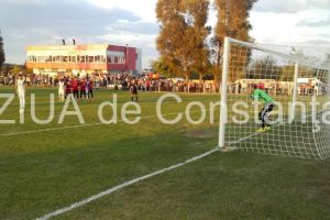 SC Farul a castigat derby-ul cu Axiopolis Cernavoda, care a avut 1-0 si a terminat meciul in noua jucatori (galerie foto)