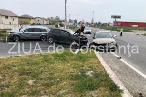 Carambol rutier in sensul giratoriu de la Lumina. Trei masini, avariate (galerie foto)
