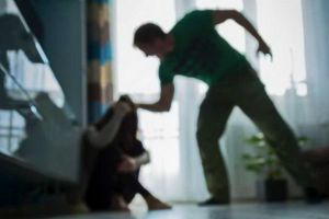 Scandaluri în izolare: Mai multe cazuri de violenţă în familie în România, în luna martie