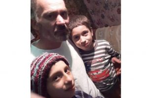 FOTO: Ajutor pentru cei doi copii din Avrig crescuţi doar de tată  – Împreună le-am luminat sărbătorile