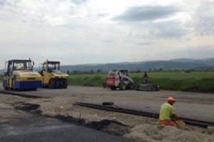 Un drum de pământ din Timiş va fi asfaltat. CJ Timiş: „Acces mai rapid şi mai sigur la A1”