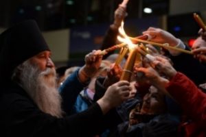 ULTIMA ORĂ Marcel Vela anunţă că s-a decis colaborarea cu Patriarhia Română: 'Vom ajuta BOR la împărţirea sfintelor Paşti şi a Luminii Sfinte'