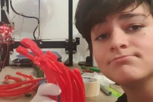FOTO: Echipa RoboPapiu, alături de personalul medical din ”linia întâi”