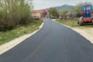 La Oţelu Roşu se lucrează şi pe criză! „Am o ambiţie! Până la sfârşitul anului să avem toate străzile asfaltate”