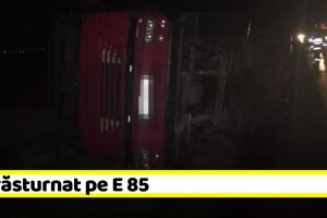 NEAMȚ: TIR încărcat cu floarea-soarelui, răsturnat pe E 85