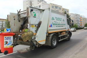 Experţi în mişmaşuri: De ce a fost respinsă, din nou, firma Polaris din licitaţia pentru salubrizarea din Oradea