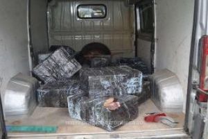 Un autoturism încărcat cu 7.000 de pachete cu ţigări confiscat de poliţiştii de frontieră maramureşeni