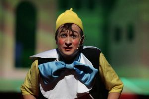 Ca în fiecare săptămână, Teatrul Naţional din Timişoara vă dă „întâlnire la voi acasă”
