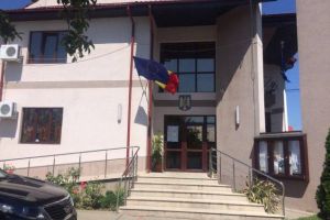Autorităţile din Boloteşti ajută familiile şi persoanele defavorizate.  De mâine începe împărţirea pachetelor cu alimente de Paşte