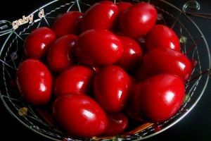 Nu-ti ies ouăle roşii perfect? Cum se VOPSESC OUĂLE de Paşti. Paşii corecţi