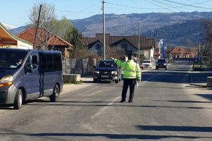 POLIŢIA VERIFICĂ ADEVERINŢELE DE LA ANGAJATORI