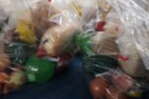 Pachetele cu alimente au ajuns la persoanele defavorizate din Moldova Nouă. E rândul statului român să-i ajute!