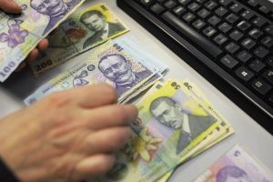 Peste 3.000 de vrânceni aflaţi în şomaj tehnic şi-au primit drepturile