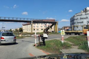 FOTO: Barieră defectă pe Calea Turnişorului – Trafic restricţionat în zonă