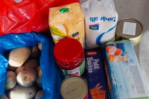 Pachete cu alimente de la Primaria Constanta pentru persoanele vulnerabile, cu pensii mici sau fara niciun venit (galerie foto)