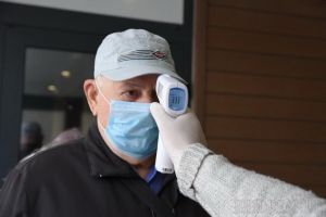 Municipalitatea orădeană pune la dispoziţia firmelor active termometre pentru testarea angajaţilor